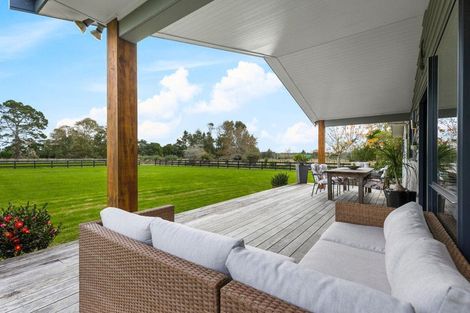 Photo of property in 124 Boord Crescent, Kumeu, 0891