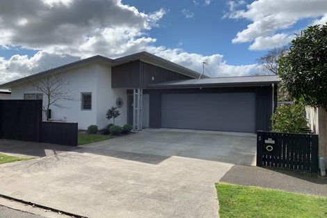 Photo of property in 5 Ake Ake Avenue, Hokowhitu, Palmerston North, 4410