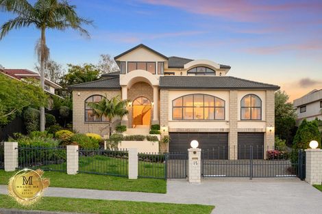 Photo of property in 15 Tumbridge Place, Somerville, Auckland, 2014