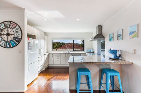 Photo of property in 33 Taipari Road, Te Atatu Peninsula, Auckland, 0610