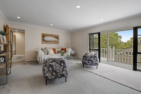 Photo of property in 9 St Lucia Place, Unsworth Heights, Auckland, 0632