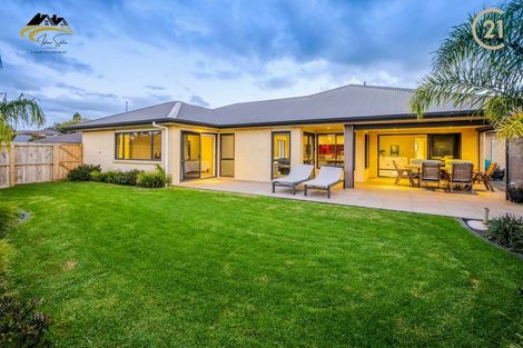 Photo of property in 32 Ripple Grove, Waiuku, 2123