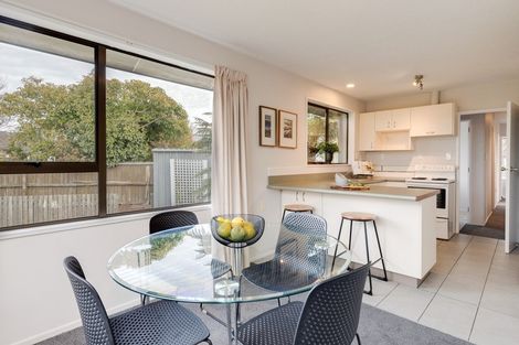 Photo of property in 21 Clivedon Place, Redwood, Christchurch, 8051