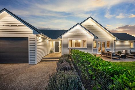 Photo of property in 1777 State Highway 16, Helensville, 0875