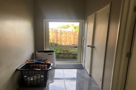 Photo of property in 44a De Havilland Drive, Goodwood Heights, Auckland, 2105