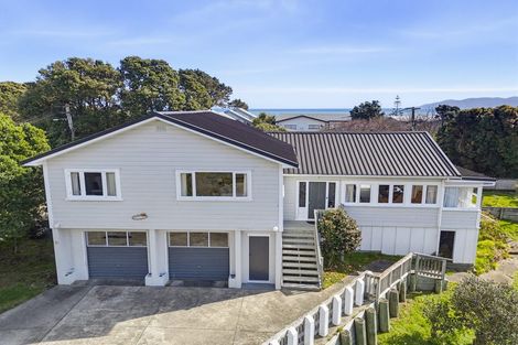 Photo of property in 9 Kirkway, Raumati Beach, Paraparaumu, 5032
