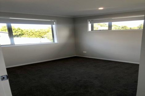 Photo of property in 1c Pavola Grove, Glenfield, Auckland, 0629