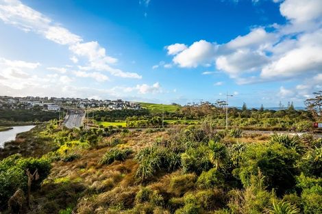 Photo of property in 1/1090 Beach Road, Torbay, Auckland, 0630