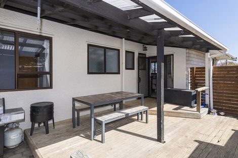 Photo of property in 16 Campion Road, Riverdale, Gisborne, 4010