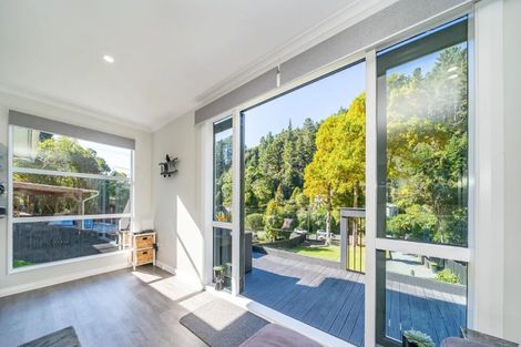 Photo of property in 114 Pinehaven Road, Pinehaven, Upper Hutt, 5019