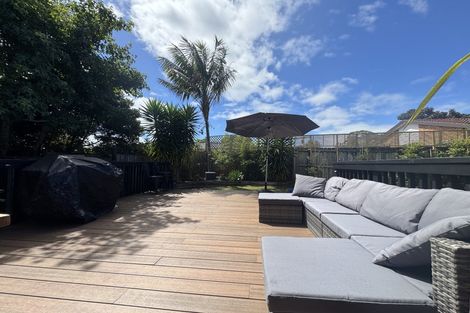 Photo of property in 17 Sungrove Rise, Sunnyvale, Auckland, 0612