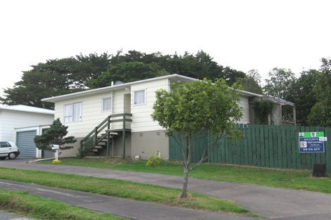 Photo of property in 2/12 Mona Vale, West Harbour, Auckland, 0618