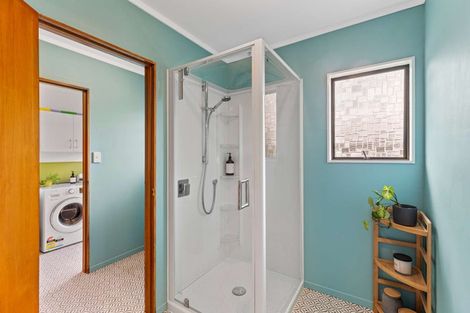 Photo of property in 17 Te Moau Avenue, Parakai, 0830