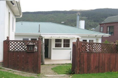 Photo of property in 11 Carleton Terrace, Tawa, Wellington, 5028