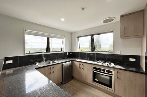 Photo of property in 1/219 Glenfield Road, Hillcrest, Auckland, 0627