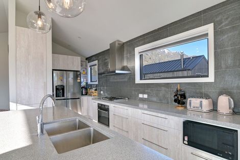 Photo of property in 19 Glenfiddich Road, Jacks Point, Queenstown, 9371