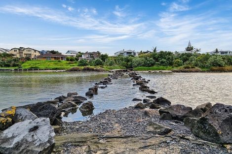 Photo of property in 7/89 Beach Road, Te Atatu Peninsula, 0610
