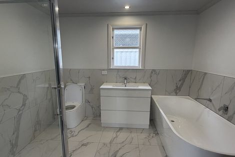 Photo of property in 24 Akaroa Avenue, Awapuni, Palmerston North, 4412