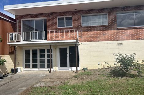 Photo of property in 2/26 James Evans Drive, Northcote, Auckland, 0627