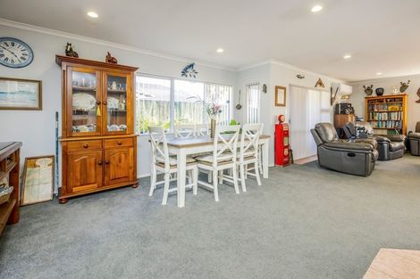 Photo of property in 20 Lothian Brae, Wattle Downs, Auckland, 2103