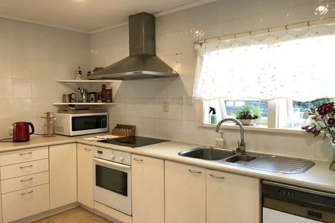 Photo of property in 9 Chelsea View Drive, Chatswood, Auckland, 0626