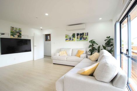 Photo of property in 38 Awaroa Road, Sunnyvale, Auckland, 0612