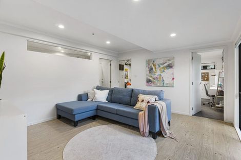 Photo of property in 15 Beach Road, Mellons Bay, Auckland, 2014