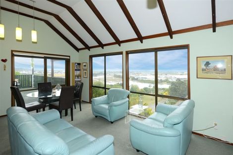 Photo of property in 11 Osmond Lane, Mount Pleasant, Christchurch, 8081