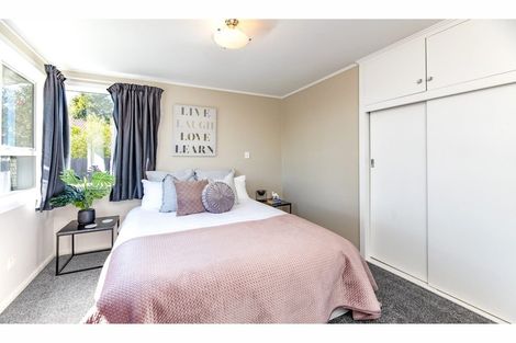 Photo of property in 16 Saunders Place, Redwood, Christchurch, 8051