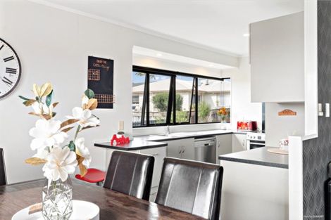 Photo of property in 67 Puriri Road, Pukekohe, 2120