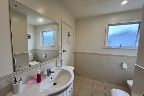 Photo of property in 1 Spicer Place, Tawa, Wellington, 5028