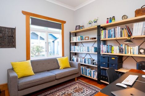 Photo of property in 11 Lawrence Road, Hospital Hill, Napier, 4110