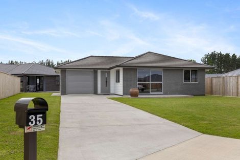 Photo of property in 35 Oldfield Lane, Marton, 4710