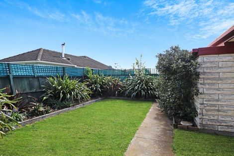 Photo of property in 2/14 Momorangi Crescent, Redwood, Christchurch, 8051