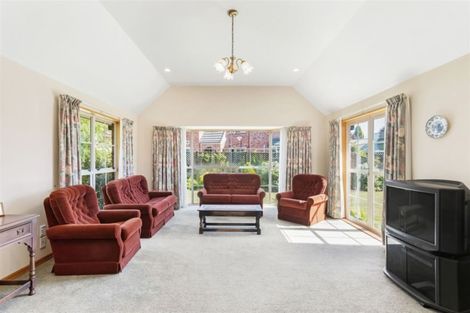 Photo of property in 15 Tavistock Place, Russley, Christchurch, 8042