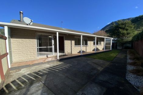 Photo of property in 11 Cornwall Street, Picton, 7220