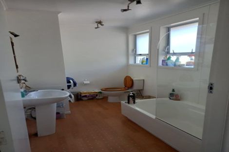 Photo of property in 1/10 Mckelvey Place, Tawa, Wellington, 5028