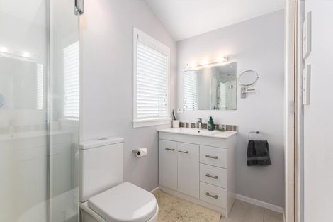 Photo of property in 3 Romney Square, Tawa, Wellington, 5028