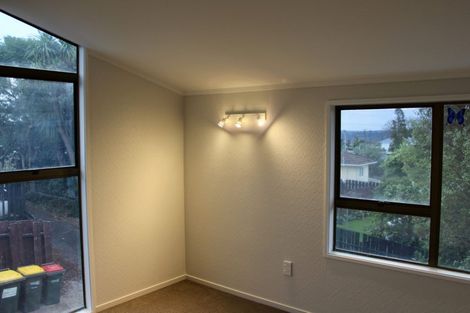 Photo of property in 2/75 Birkdale Road, Birkdale, Auckland, 0626