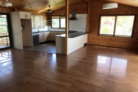 Photo of property in 31 Marina View Drive, West Harbour, Auckland, 0618