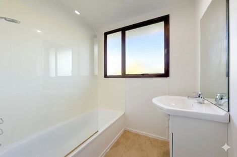 Photo of property in 2/15 Cyril Crescent, West Harbour, Auckland, 0618