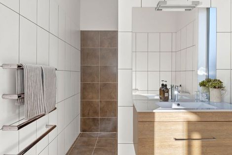 Photo of property in 1 Norfolk Drive, Cambridge, 3434