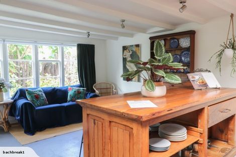 Photo of property in 25 Donnelly Street, Oakura, 4314