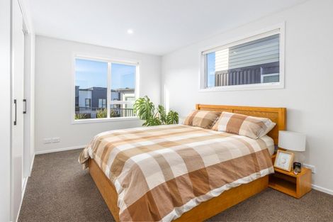 Photo of property in 32 Hokioi Drive, Kenepuru, Porirua, 5022