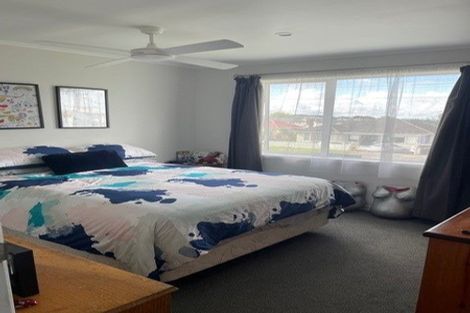 Photo of property in 18 Farnborough Crescent, Mangere, Auckland, 2022