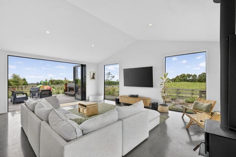 Photo of property in 589 Kent Road, Korito, New Plymouth, 4371