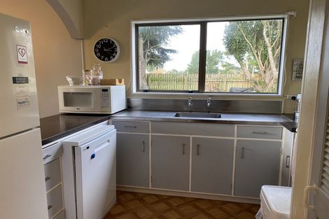 Photo of property in 28 Castle Street, Eltham, 4322