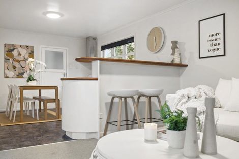 Photo of property in 72 Blakeborough Drive, Forrest Hill, Auckland, 0620