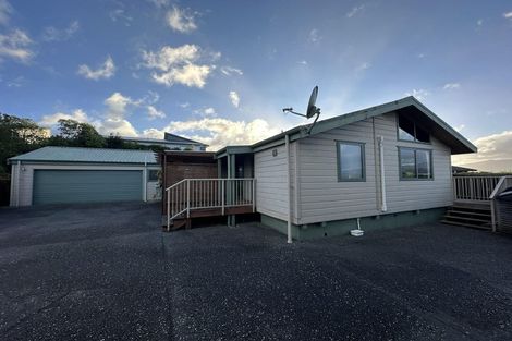 Photo of property in 8a Riverstone Drive, Riverstone Terraces, Upper Hutt, 5018