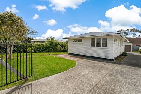 Photo of property in 30 Ozich Avenue, Te Atatu South, Auckland, 0610